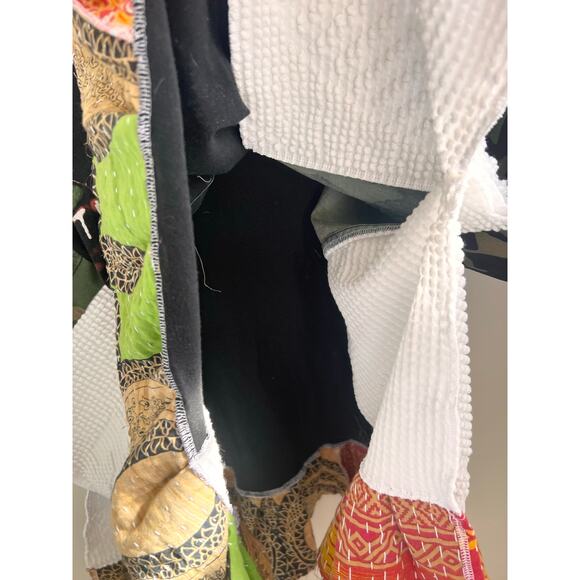 Upcycled band t shirt the cure with Kantha and camo - Picture 9 of 10